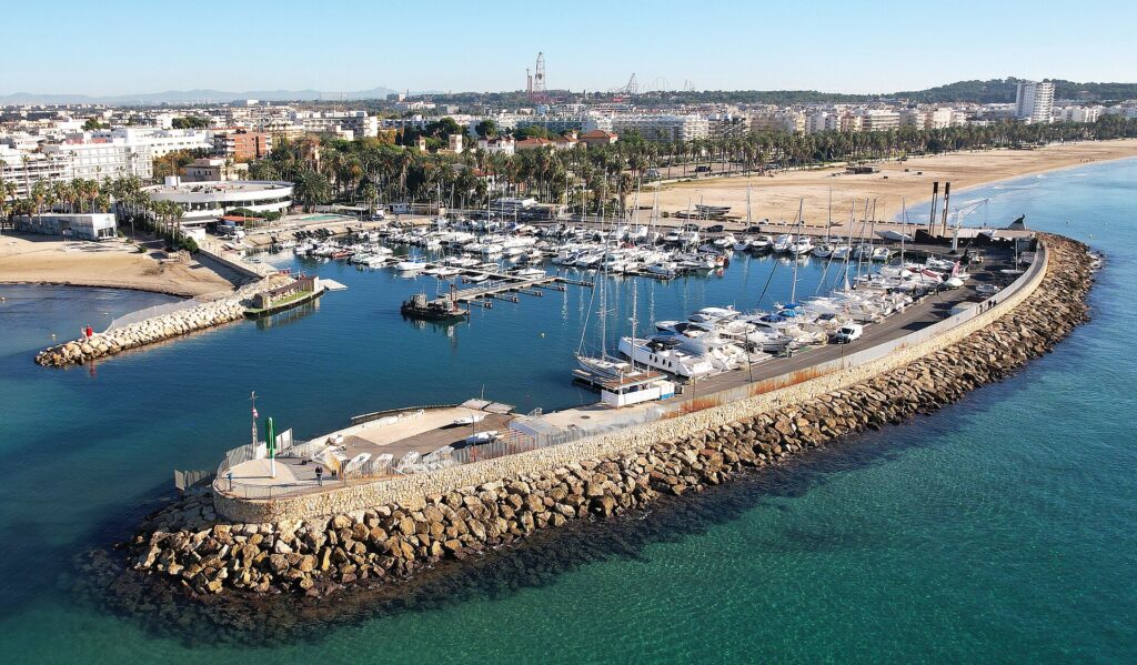 Salou: Family Beaches, a 9.49 km Coast Path and PortAventura Nearby