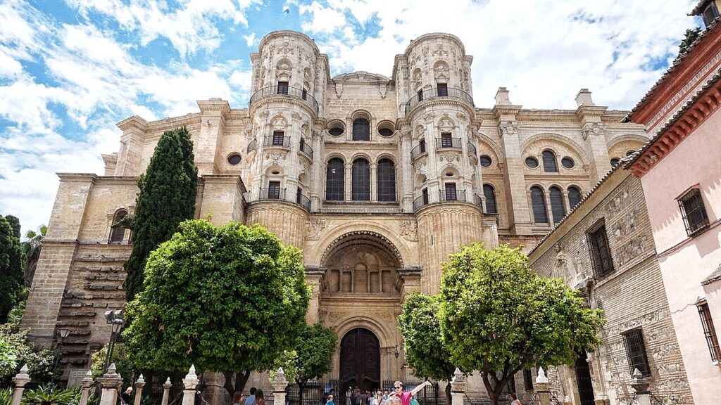 Málaga: Alcazaba, Picasso Museum and La Malagueta Beach