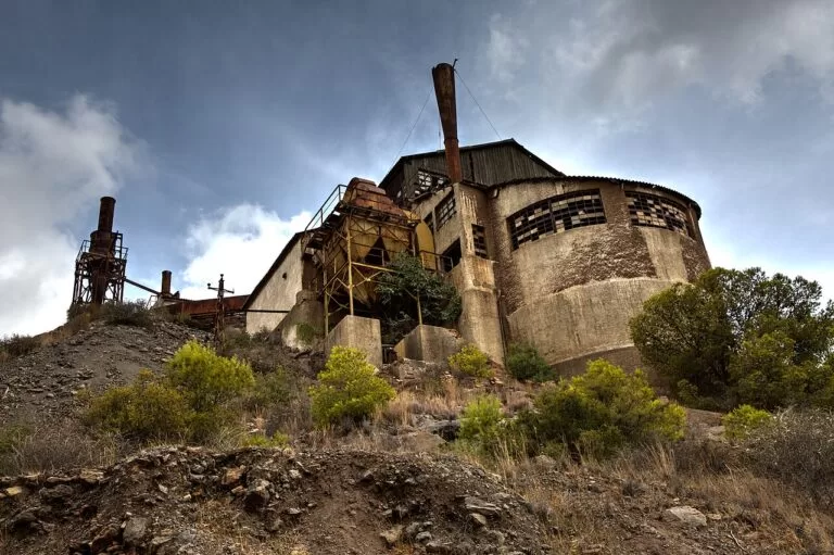 The ruined Lavadero Roberto mine building on the hills above Portmán