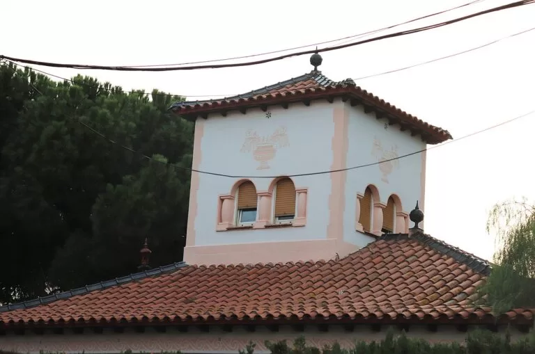 A white villa with a tiled roof in Castelldefels