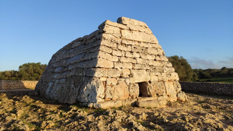 Naveta des Tudons